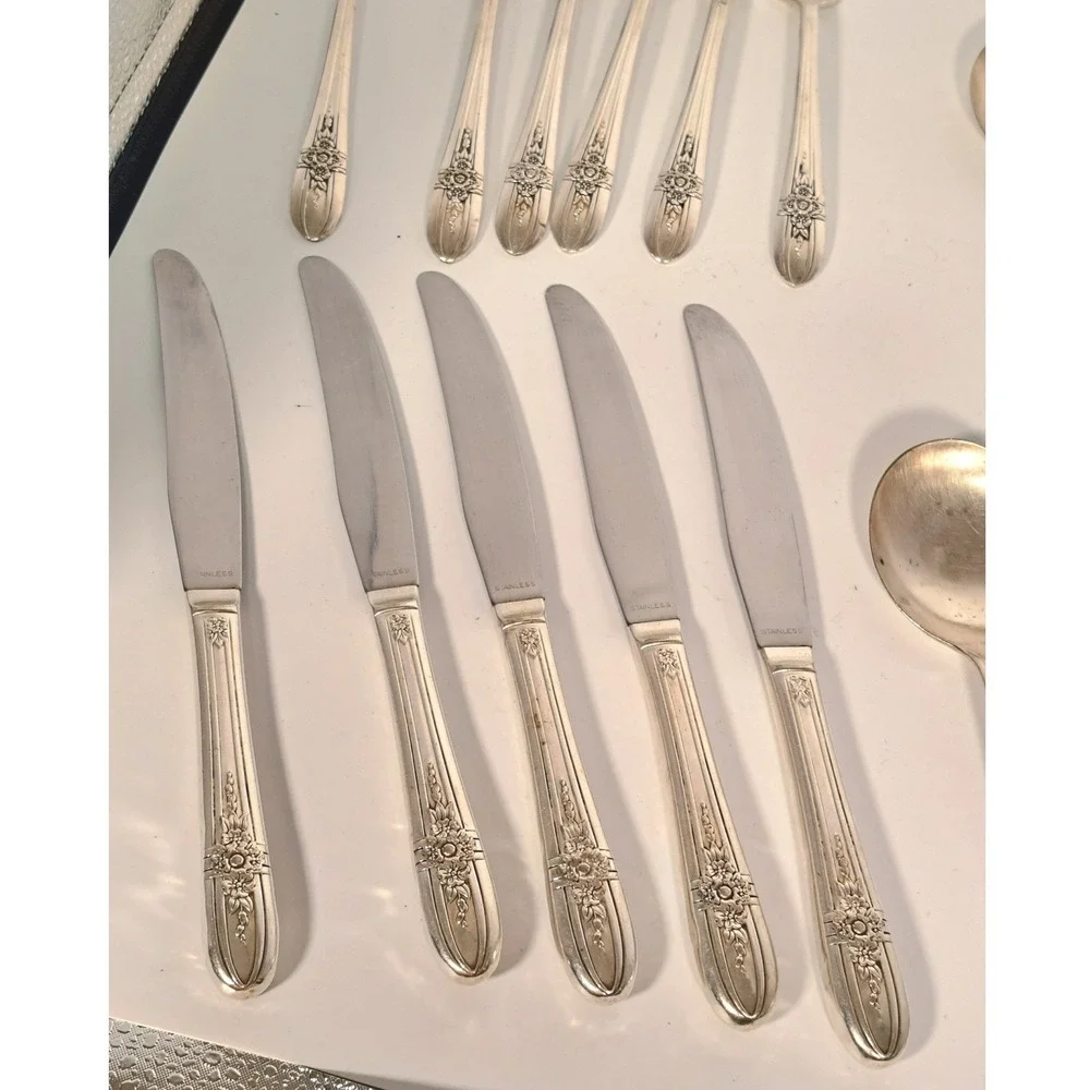Wm Rogers Mfg Co Gardenia 1937 Silverplate Flatware Set 17pc Vintage Floral